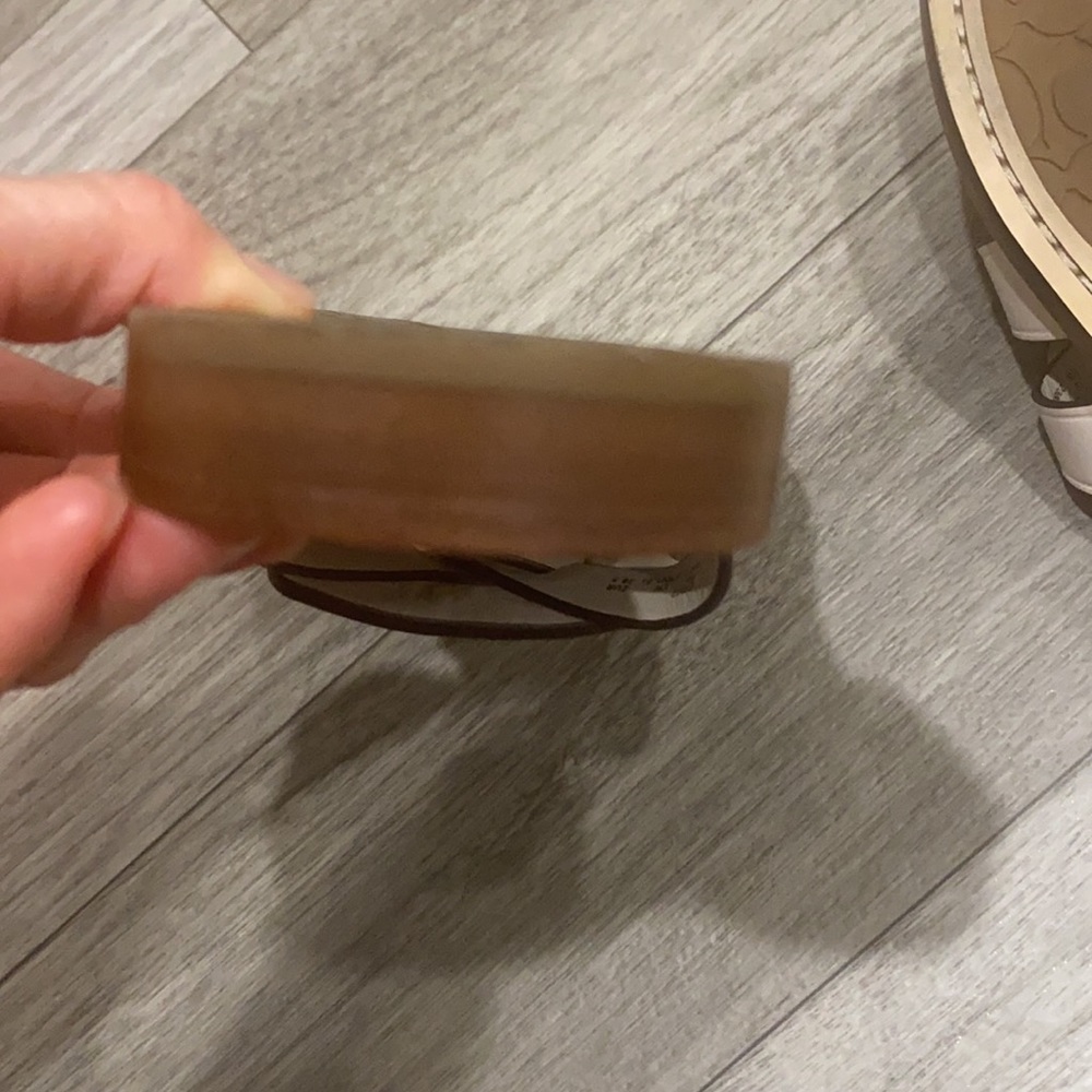 Coach sandals in real leather upper cream color. Only worn once for a date. - Picture 6 of 8